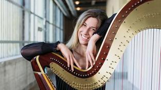 Marta Marinelli, Harfe (Foto: Lena Semmelroggen)