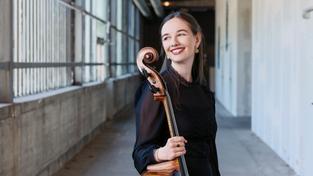 Adriana Schubert, Violoncello (Foto: Lena Semmelroggen)
