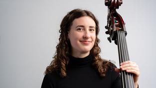 Antonia Weiß, Kontrabass (Foto: Jean m. Laffitau)