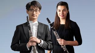 Lyuta Kobayashi, Solo-Klarinette, und Lea Hänsel, stv Solo-Klarinette (Foto: DRP)